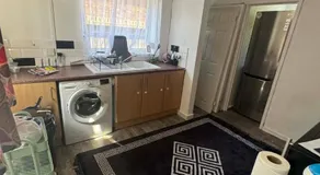 2 bedroom house - Image 5