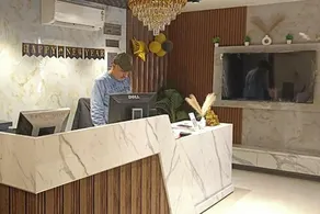 Airport Hotel Classic Crowne - Image 5