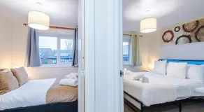 Stylish Lawnswood Lodge - Premium 3BR for Business & Leisure Stay Near Etihad & City Centre - Hosted by Parydise Properties - Image 2