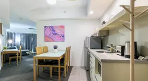 One bed Harbour and city views apartment - Image 4