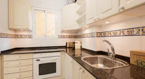 Apartment, close to beaches, restaurants and supermarkets, in urb. Marbella Park Beach, Elviria - Image 5