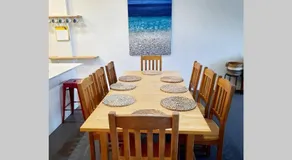 Modern 3 bedroom apartment, beach, surf & shops - Image 5