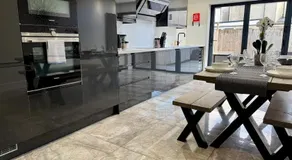 Luxurious Modern House With Garden Close To City Centre - Image 5