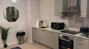Luxury Apartment in Old Trafford - Image 3