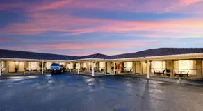 Top of the Town Motel - Image 3