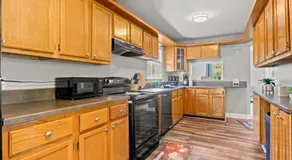 Cozy 3 Bedroom Near Airport And Downtown Detroit - Image 5