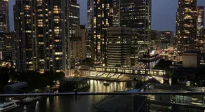 London Canary Wharf Luxury Stay - Image 4