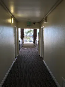 Grove Motel - Image 5