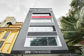 Super Townhouse 359 Begumpet Near Hyderabad Central - Image 1