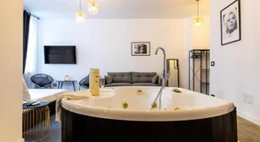 Munì Boutique Flat by Babylon Stay - Image 4