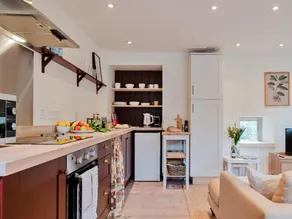 Cottage in Painswick near Cotswold Way - Image 3