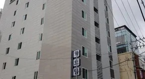 WA Hotel - Image 4