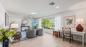 Pesaro - stylish 3BR retreat near Via Miramar Beach, beautifully renovated home with a private pool, lush tropical gardens and premium modern comforts, perfect for families and relaxing getaways, just minutes from sandy beaches and vibrant downtown Naples - Image 4
