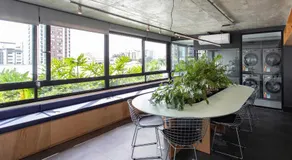 Charlie em POA - Studio Moderno com Coworking e Lavanderia - Image 4