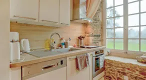 3 Bedroom Stunning Home In Gonneville-Le-Theil - Image 2