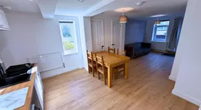 New 3 Bedroom Flat Close to Station - Image 5