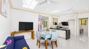 Malls at Doorstep 2-Bed Unit in Heart of Cannon Hill - Image 2