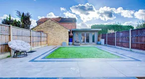 3 bedroom house in South Ockendon, Essex - Image 5