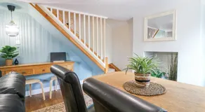 Corner Cottage - Image 3