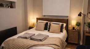 Modern cosy studio near Luton airport, free parking - Image 4