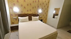 hotel shiv - Image 4