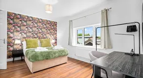 Comfortable 1 Bed Apt, Sleeps 4, Great for Contractors, Families and Leisure Stays, West Midlands, near Birmingham, Edenwood Residence - Image 5