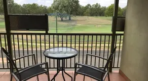 Emerald Executive Apartments - Image 2