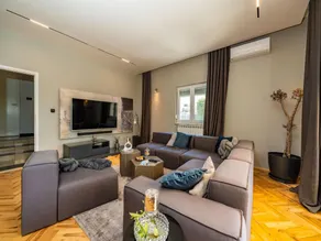 Exquisite Villa with Private Pool in Zadar - Image 2