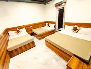 HOTEL OM PALACE NEAR MAHAKALESHWAR TEMPlE - Image 5