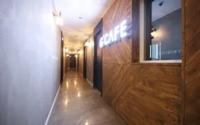 Gray hotel - Image 5