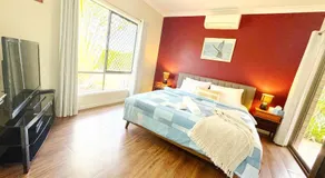 The Seahaven - Modern 5 Bedroom Family Home Close to Beach - Image 2