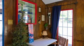 Vintage Lovers` Cabin with Jacuzzi & Lake Access - Image 5