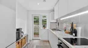 Madeira Garden Retreat – Peaceful Bromley Stay with Street Parking - Image 3