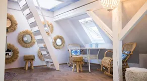 The Henry Self Check-In Guesthouse - Image 3