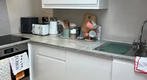 2BR Cosy Wallasey Stay Near Liverpool WiFi Parking - Image 3