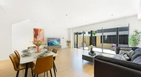 4BR Spacious Townhouse in Box Hill - Image 3