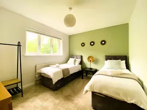 Contractors | Relocators | Free Parking Long Stays - Image 2