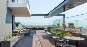 Style & Sophistication l Apartment in 16 on Bree - Image 3