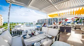 Premier Fort Beach Apartment with Pool & Sea View - Image 2
