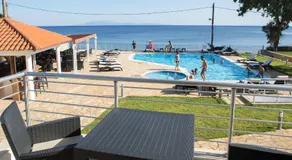 Blue Waves Luxury Suites by the Sea - Image 5