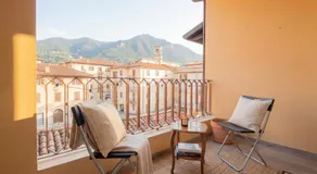 Jacuzzi Luxury 2-Bedroom Apartment Iseo Piazza Garibaldi - Terrace & AC - Image 2