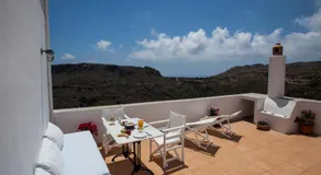 Nostos Guesthouse - Image 3