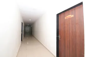 OYO 43498 Hotel Golden Wings - Image 3
