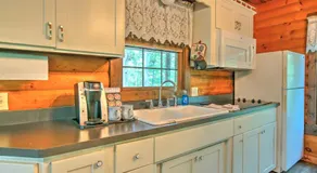 Grapevine Cabin by Amish Country Lodging - Image 4