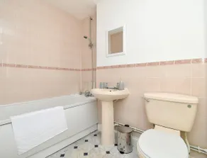 Tunbridge House - Free Parking, Garden & SmartTV - Image 5