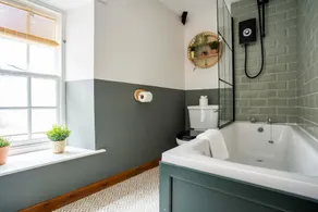 Bow Alley Lodge - Image 3
