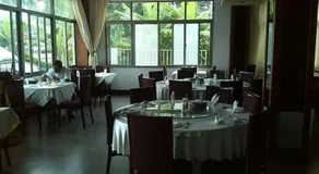 Emerald Hotel & Restaurant - Image 2