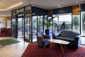 Holiday Inn Luton South - M1 Junction 9 By IHG - Image 4