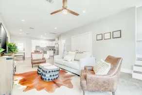Stylish 3BR Townhome Near Downtown The Heights - Image 5