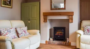 Petals Cottage - Image 2